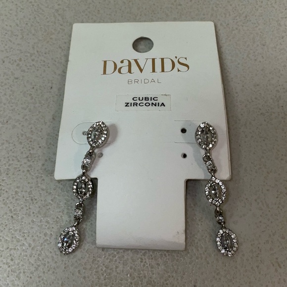 NWT DAVID’S BRIDAL Cubic Zirconia Linear Mix Drop Earrings - Picture 2 of 4